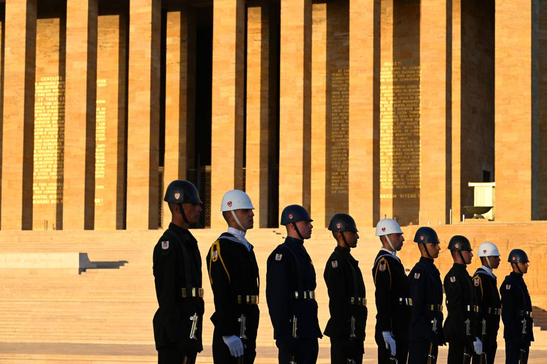 Türk bayrağının gönderden hiç inmediği yer - Resim: 7